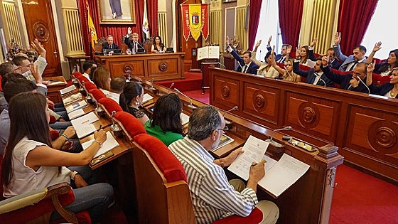 El Ayuntamiento de Badajoz repartirá 1,2 millones de euros entre PP, PSOE y Vox en cuatro años