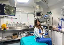 María Muñoz en la sala donde practica las endoscopias y colonoscopias