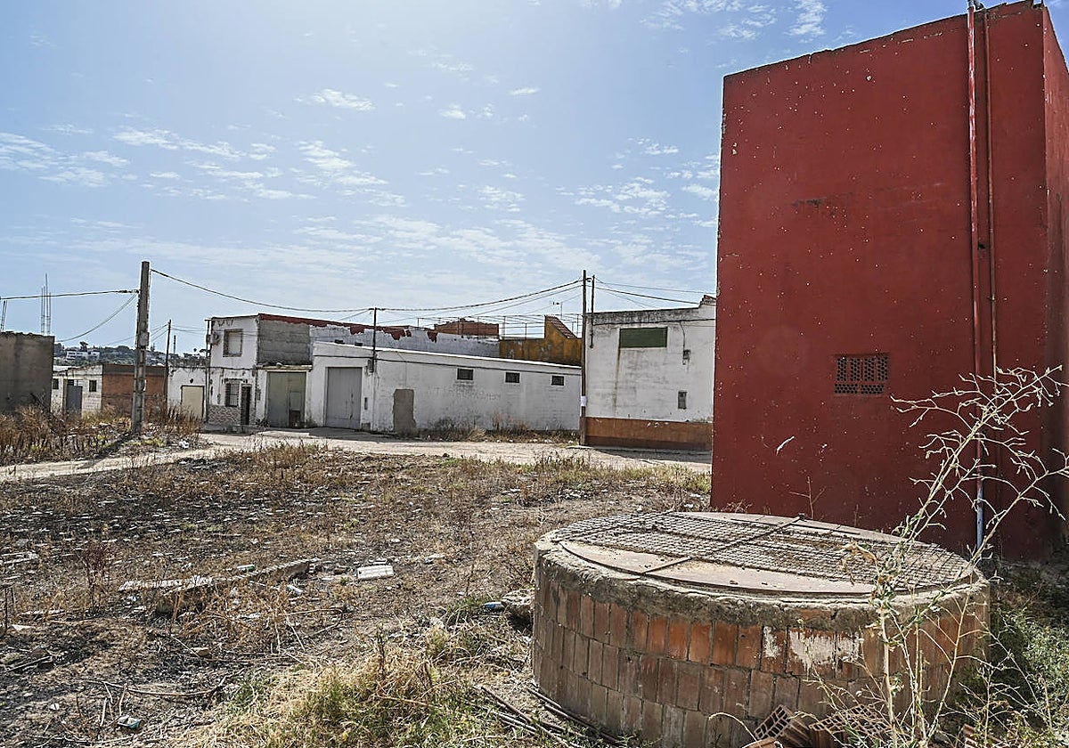 Un pozo en la barriada de Tulio de Badajoz.