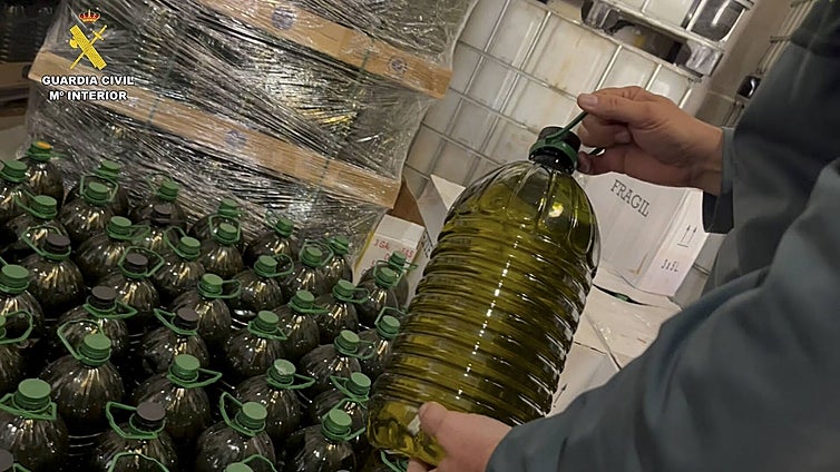 La segunda gran operación contra el fraude en el aceite de oliva inmoviliza doce marcas