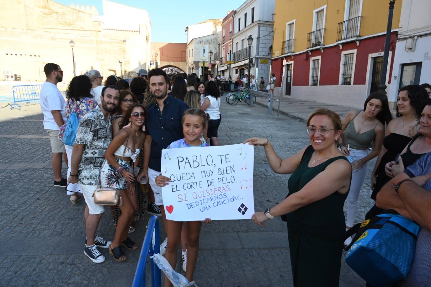 Algunos de los fans de Pablo Alborán con mensajes para el artista.