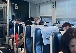 Imagen del interior del tren tras la salida de Atocha con una hora de retraso.