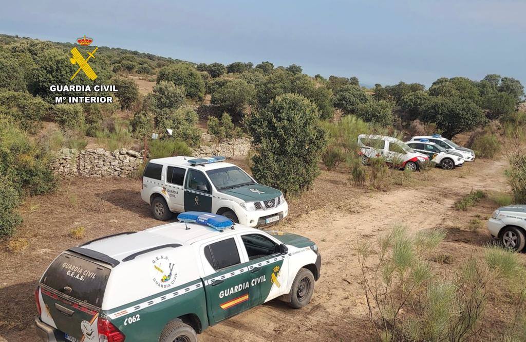 Imagen principal - Las batidas para encontrar a Rafael se centran en fincas de Plasenzuela y La Cumbre