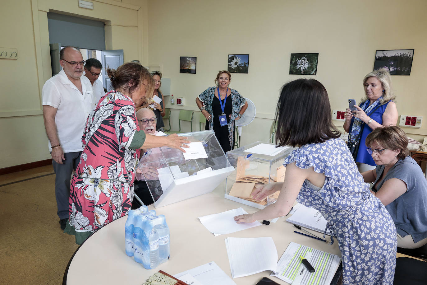 Así han votado los extremeños hasta mediodía este domingo