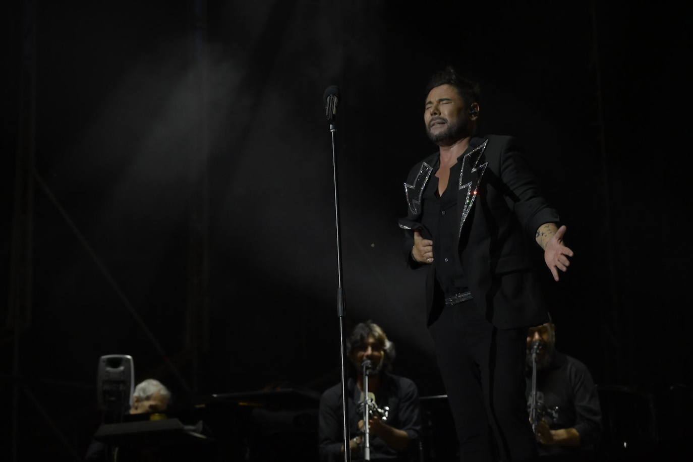 Actuación de Miguel Poveda en el Alcazaba Festival de Badajoz