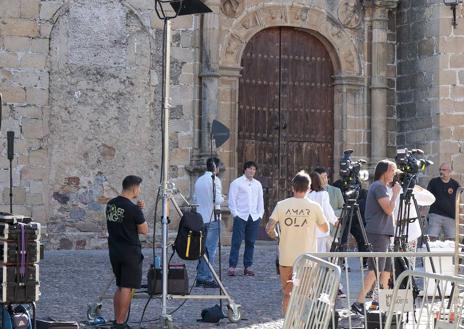 Imagen secundaria 1 - Expectación por el despliegue de MasterChef en la Ciudad Monumental de Cáceres