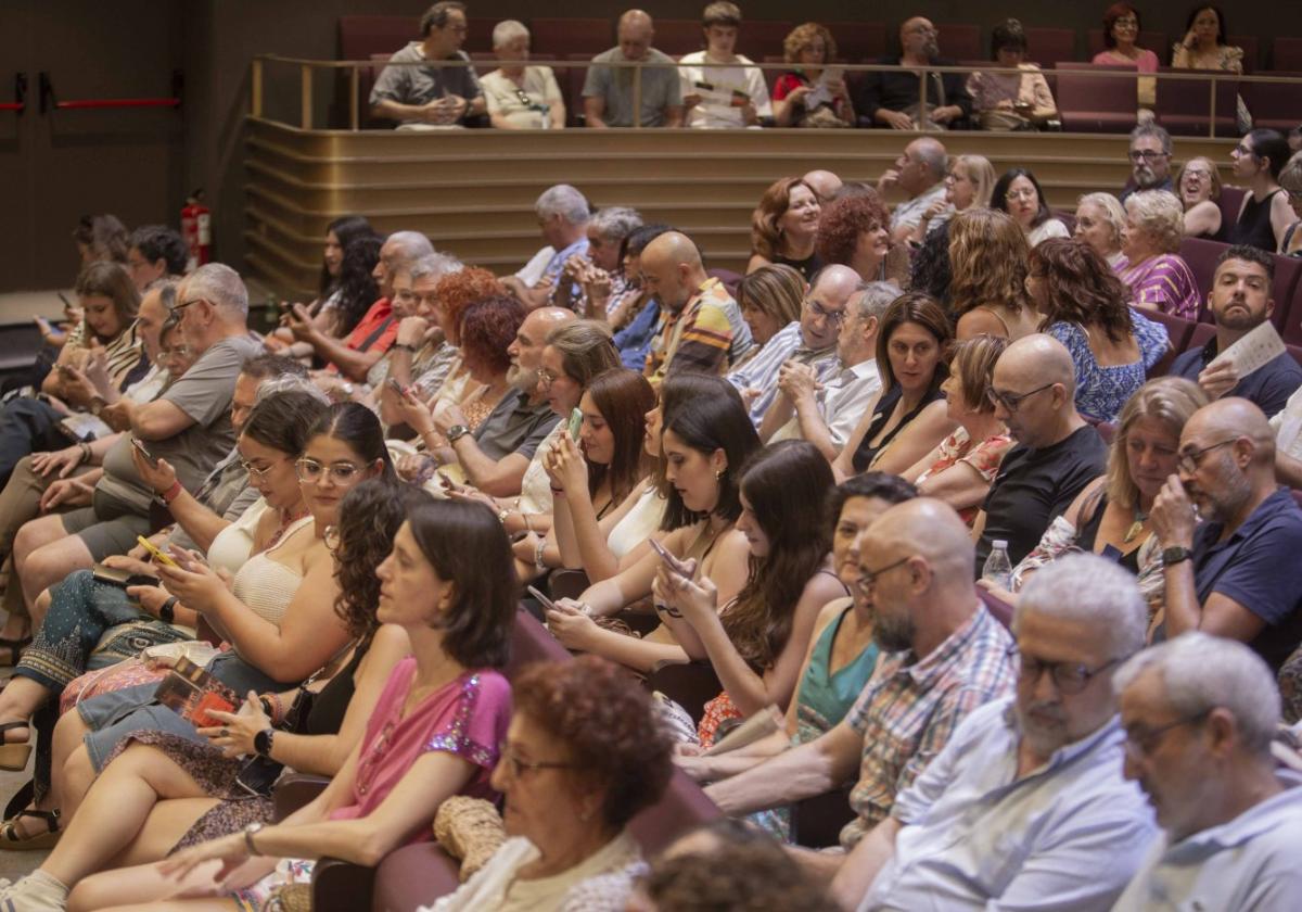 Público en la inaguración de este año del Festival en el María Luisa.