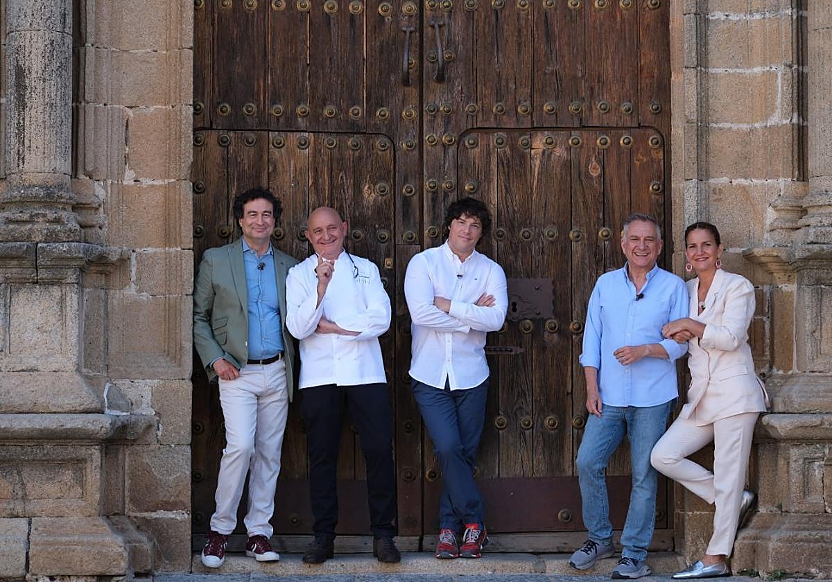 Los miembros del jurado en San Mateo con Toño Pérez y José Polo.