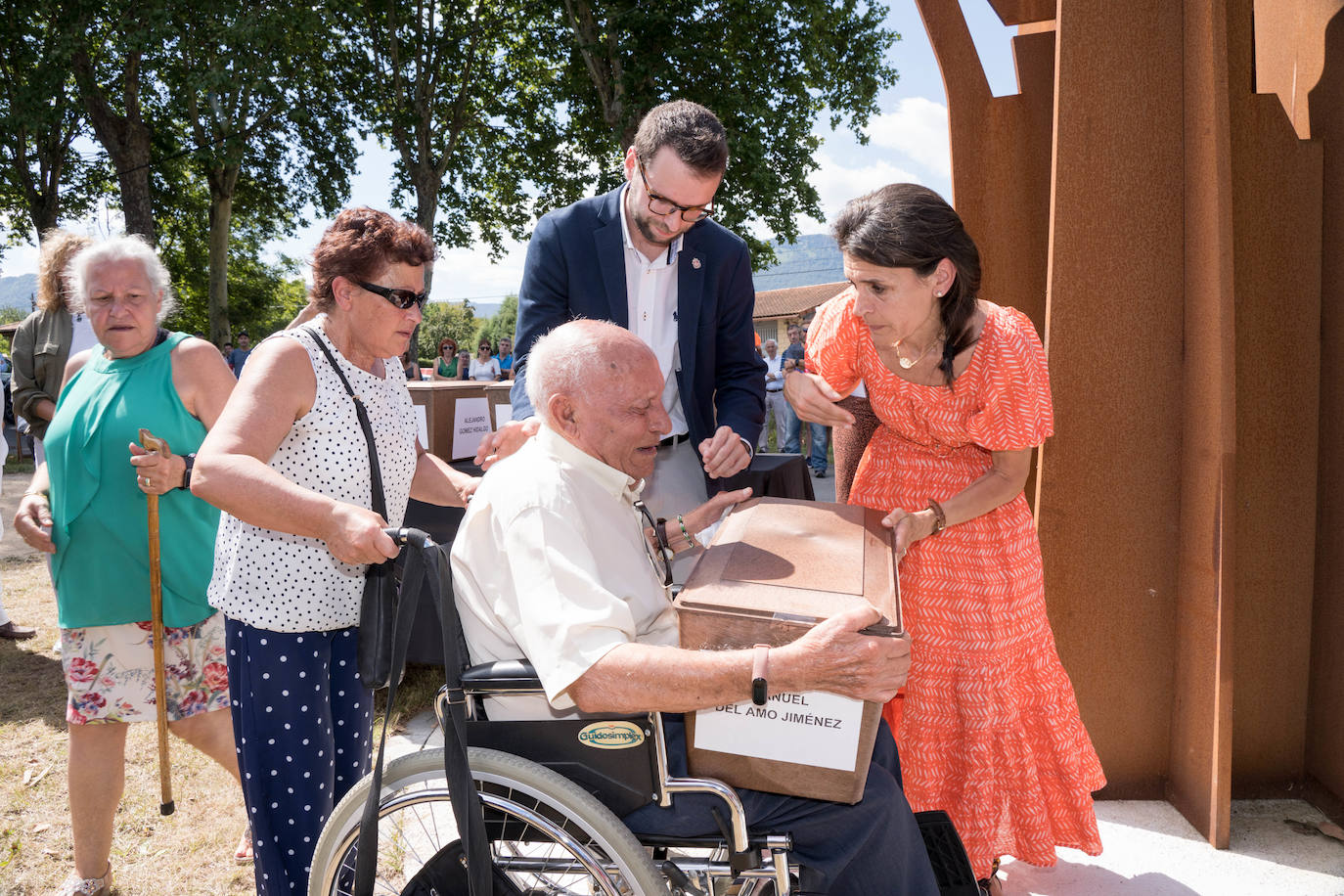 Acto en Orduña de entrega de los restos identificados los hermanos Manuel y Salvador del Amo Jiménez