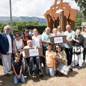 Los familiares de los hermanos Manuel y Salvador del Amo Jiménez recogen sus restos