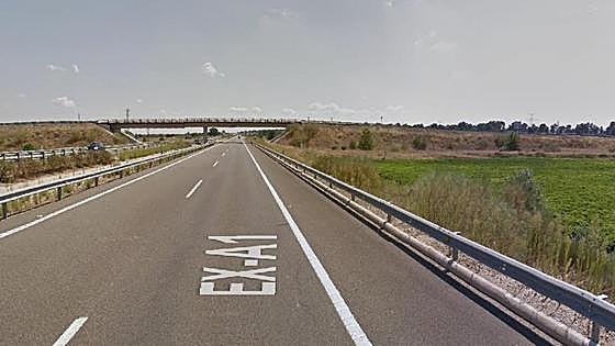 Dos heridos tras una salida de vía en la Ex-A1, a la altura de La Bazagona