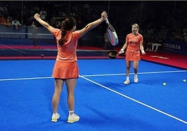 Paula Josemaría y Ari Sánchez celebran el pase a la final del Málaga Open en el Martín Carpena.