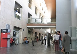 Interior del Palacio de Justicia de Cáceres, que se ha quedado pequeño ante la llegada de nuevos juzgados.
