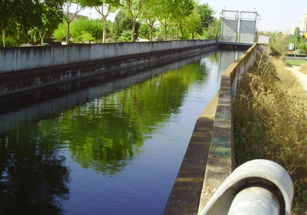 Canal del Zújar, que riega 21.600 hectáreas de la provincia pacense.