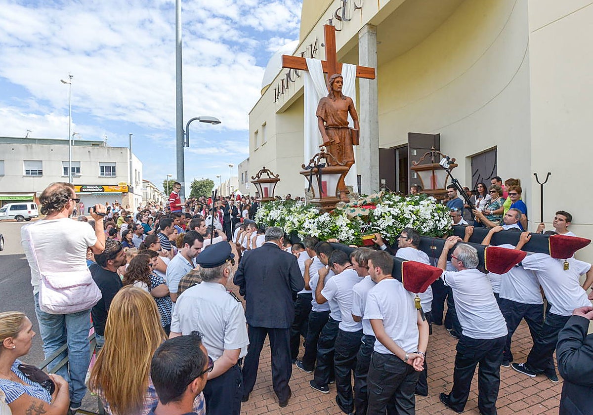 La procesión se mantendrá en el Cerro de Reyes pero las actividades vecinales han sido candeladas.