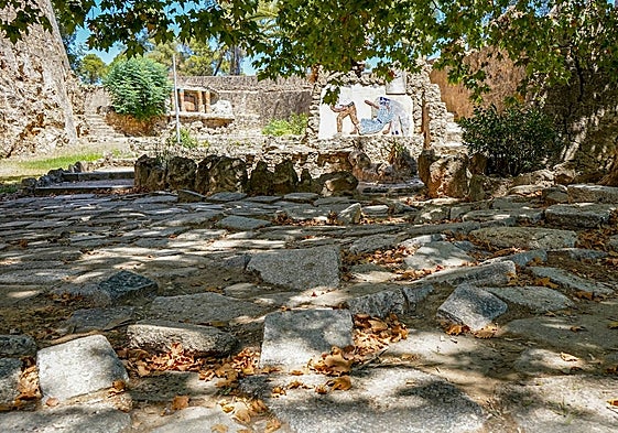 El río artificial que lleva 26 años en desuso en el parque de la Legión.