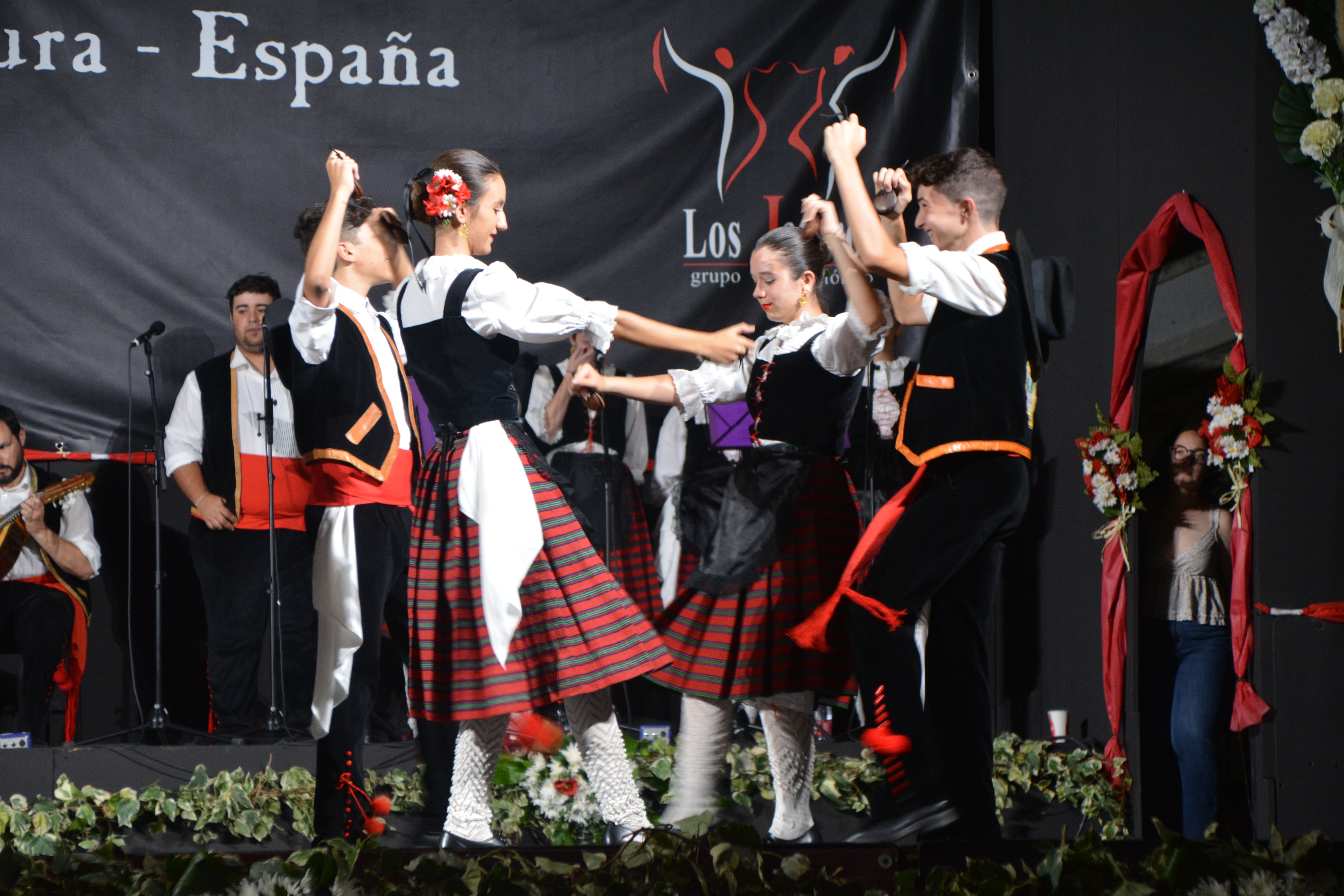 Color y elegancia en la gala de folklore infantil