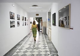 Aspecto de los pasillos del ayuntamiento este lunes a media mañana.