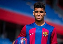 Edu Sánchez ya posó este jueves con la camiseta del Barcelona.