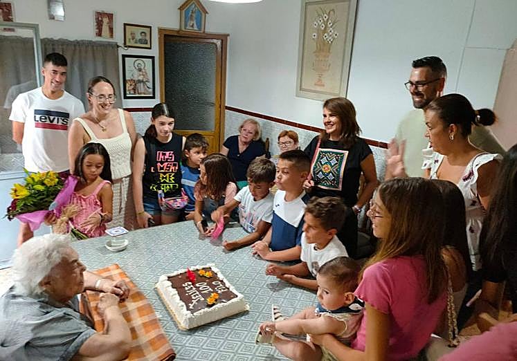 Imagen principal - La calamonteña Filo Rico celebra su centenario