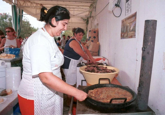 Imagen de archivo de la Fiesta de la Tenca celebrada en Brozas en 2001.