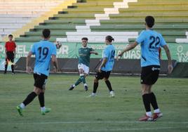 EMpate sin goles y varias lesiones en el amistoso entre Cacereño y Mérida.