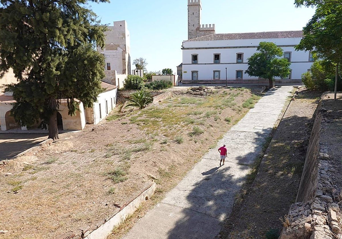 La subida al Hospital Militar (Facultad de Comunicación) en la actualidad. CASIMIRO MORENO