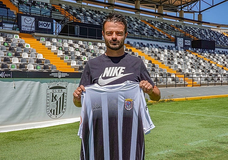Samu Manchón durante su presentación como blanquinegro.