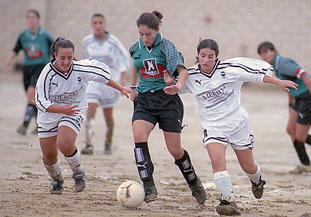 Lourdes Días durante un partido del Puebla.