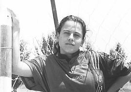 Silvia Gaviro posando con la camiseta de España.