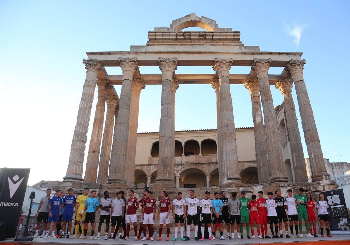 Equipaciones del Mérida en el Templo de Diana.