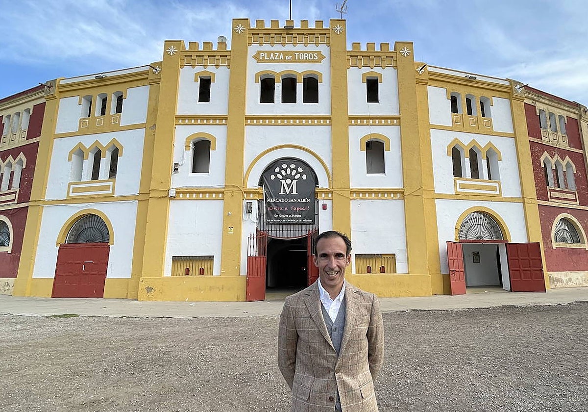 José Luis Pereda, en enero del pasado año delante del coso de San Albín tras comprar la plaza de toros de Mérida.