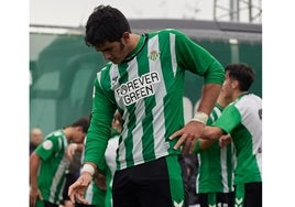 Rodrigo Marina tras marcar un gol con el juvenil del Betis.