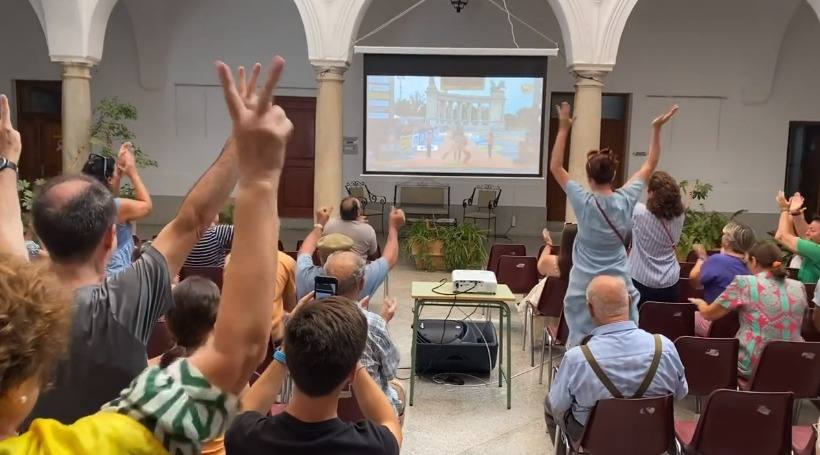 Los vecinos de Llerena han seguido de cerca la nueva victoria de Álvaro Mártín.