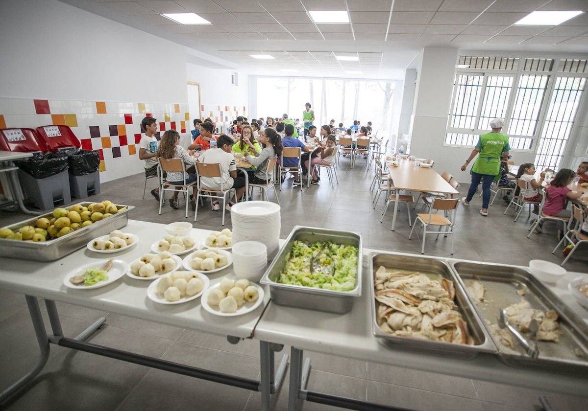 Alumnos en un comedor escolar de un centro educativo de la región.