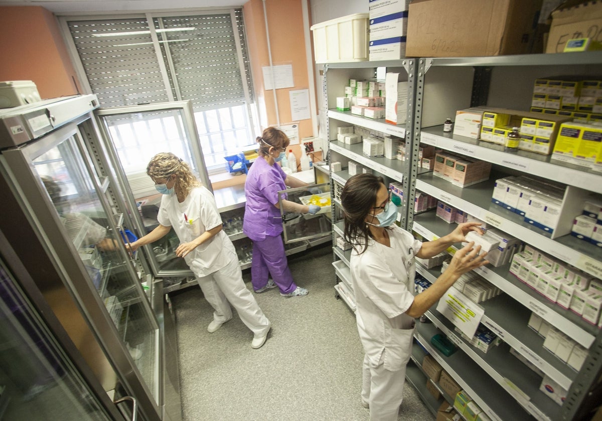 Imagen de archivo del almacén de farmacia del Hospital San Pedro de Cáceres.