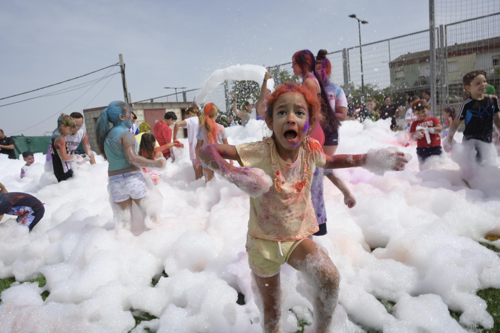Fiesta de la espuma en Cerro de Reyes.