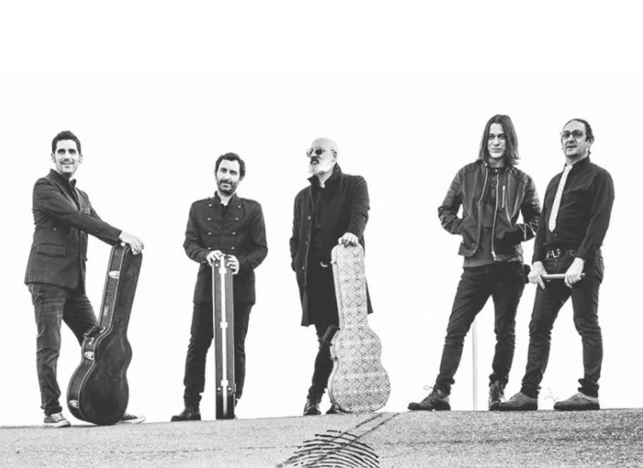 Imagen secundaria 1 - Espuma y muchos colores para despedir agosto