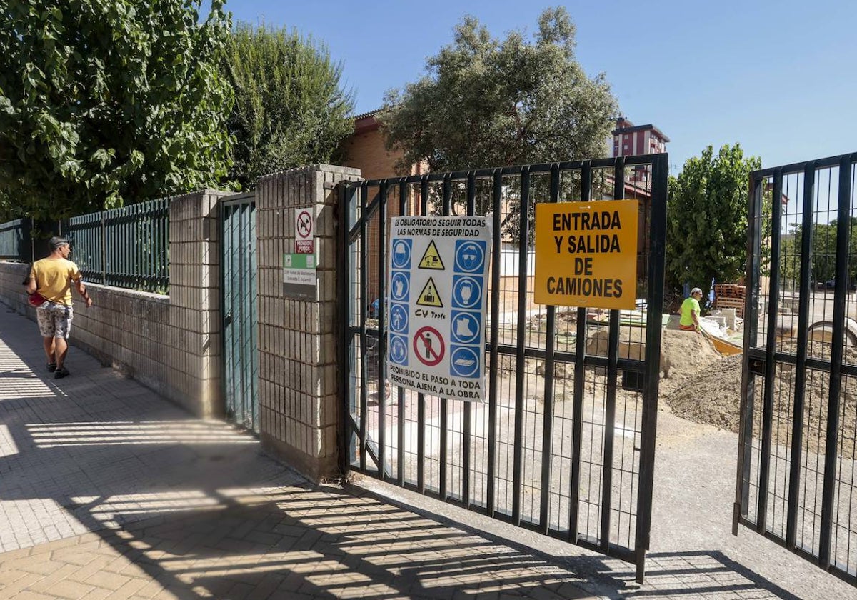 Imagen del colegio Moctezuma, donde las obras de reforma se prolongarán hasta finales de octubre.