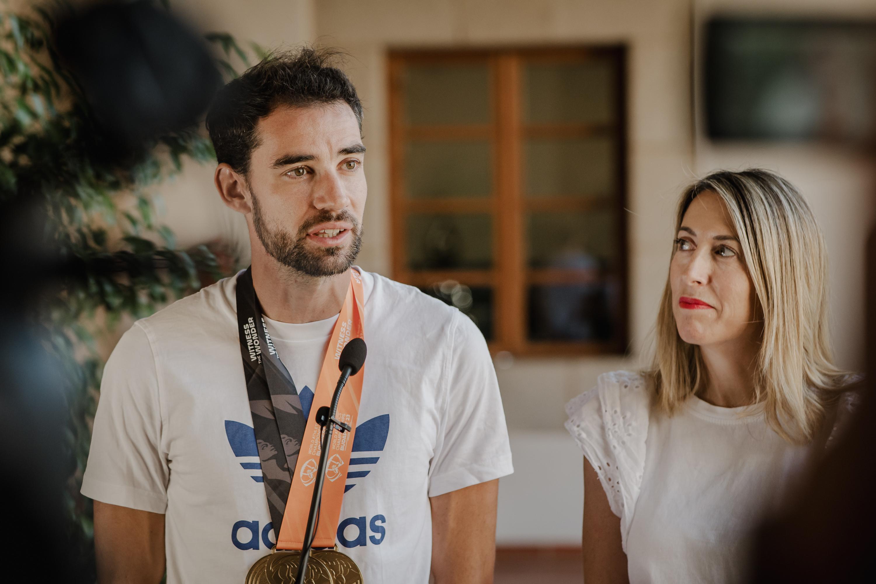 María Guardiola recibe al ganador olímpico llerenense Álvaro Martín