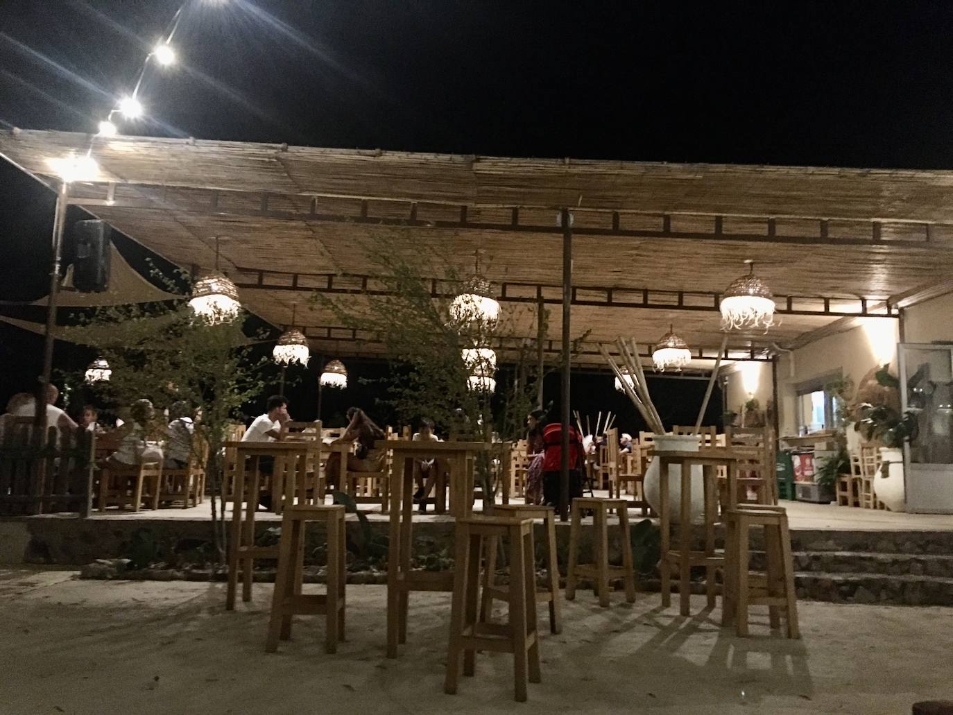 Terraza del restaurante Tierra y Agua en Peloche.