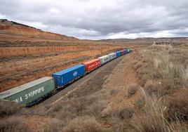 Imagen de archivo de un tren de mercancías.