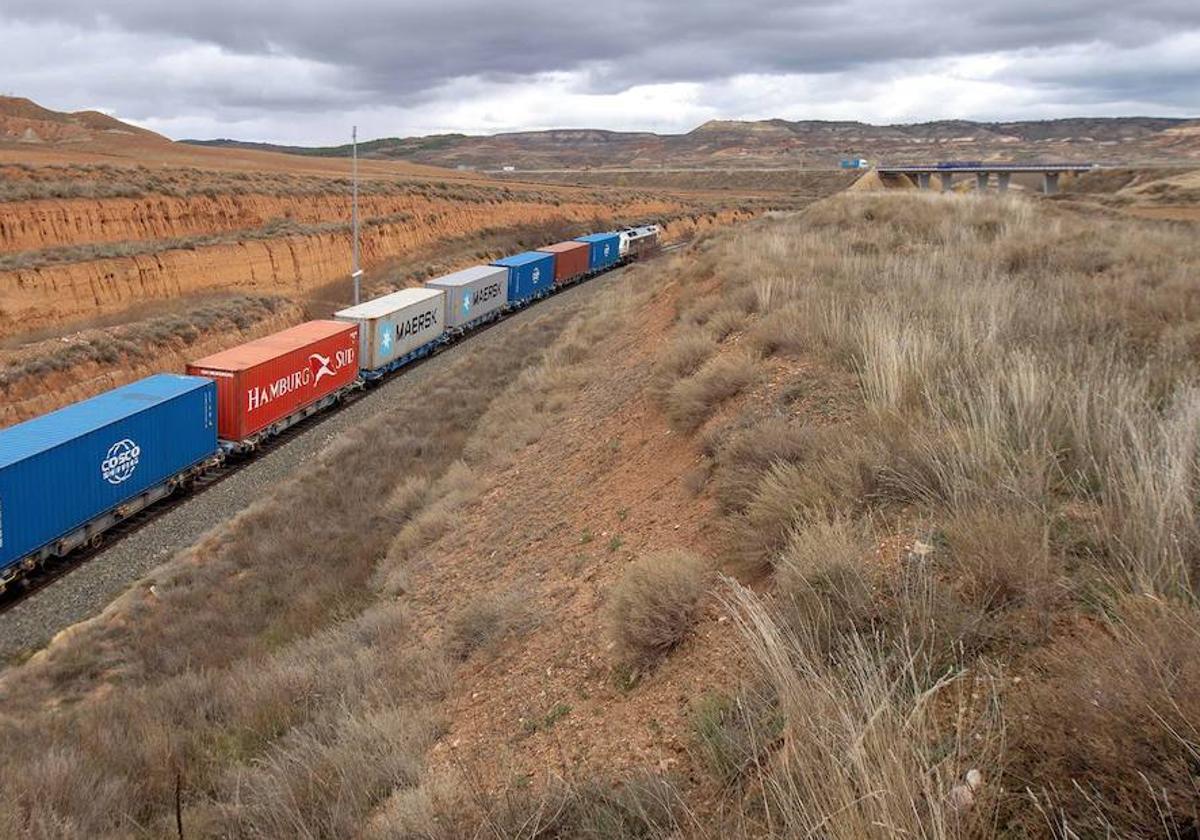 Imagen de archivo de un tren de mercancías.