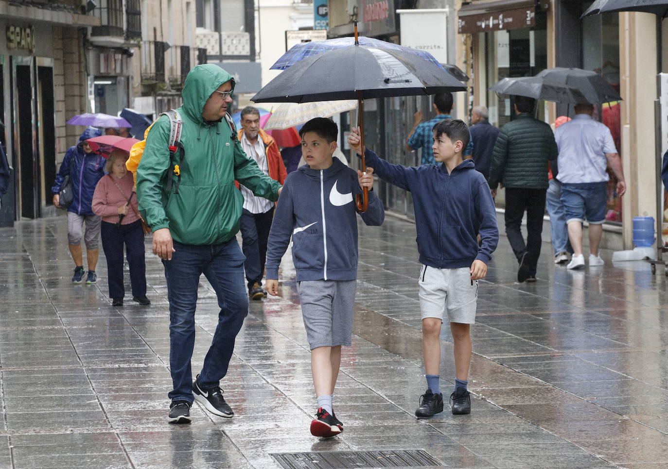 Toda Extremadura está en alerta por lluvias y tormentas este sábado