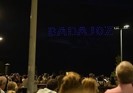Momento del espectáculo de drones en Badajoz.