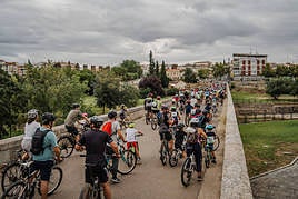 Más de 700 personas ruedan el Día de la Bicicleta de Mérida
