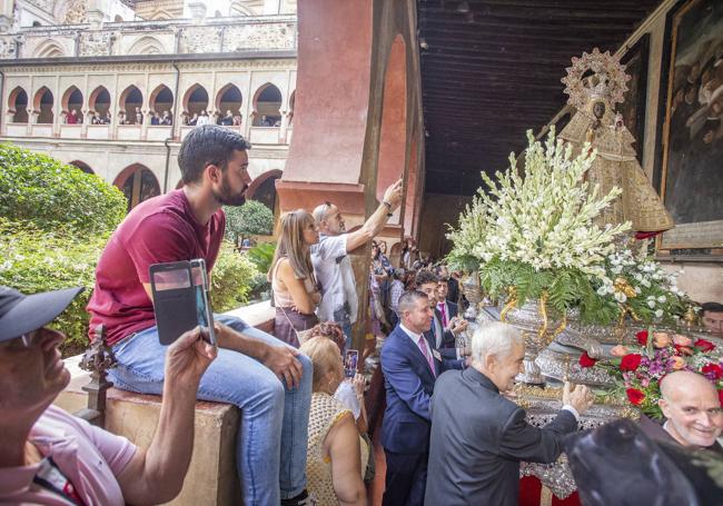 Un momento de la fiesta celebrada el año pasado, durante la procesión de la patrona en el Monasterio de Guadalupe