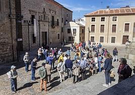 Un grupo de turistas en Plasencia.