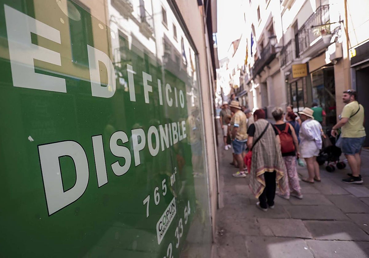Calle Pintores de Cáceres, donde el porcentaje de locales comerciales vacíos no deja de crecer.
