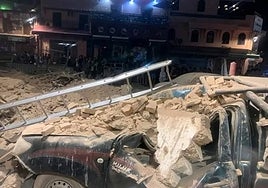 Imagen de un coche sepultado por el terremoto de Marruecos que Said Aboufaris, presidente de la comunidad musulmana de Cáceres, recibió de sus familiares y amigos.
